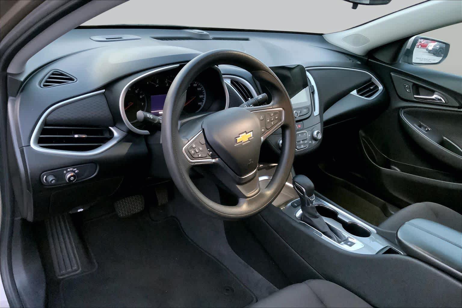 Used 2024 Chevrolet Malibu LT FWD image 17
