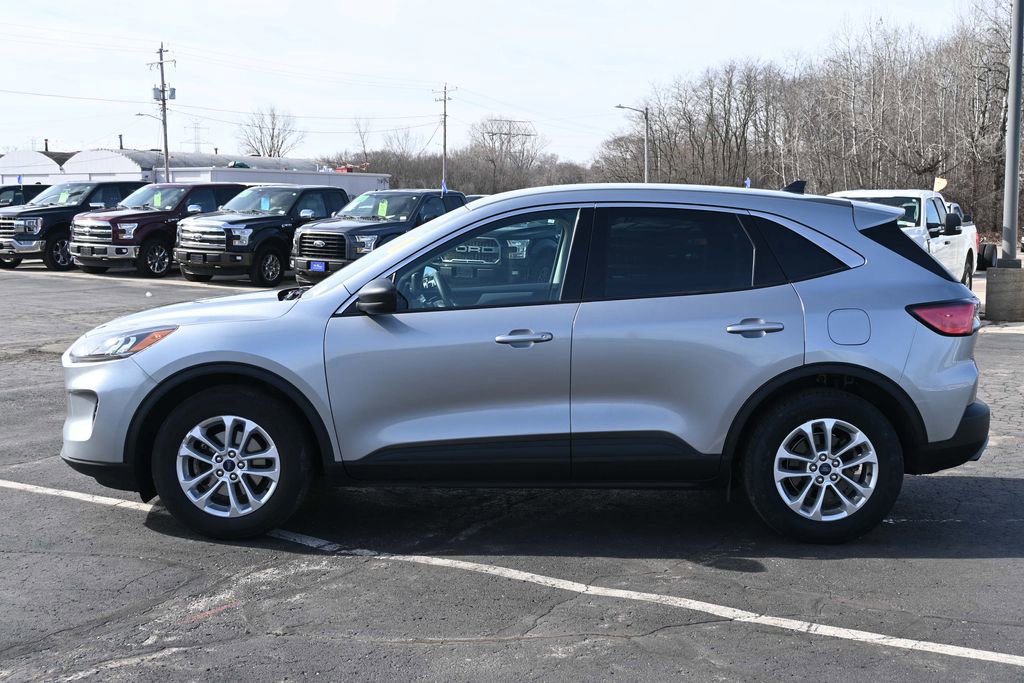 Certified 2022 Ford Escape SE image 2