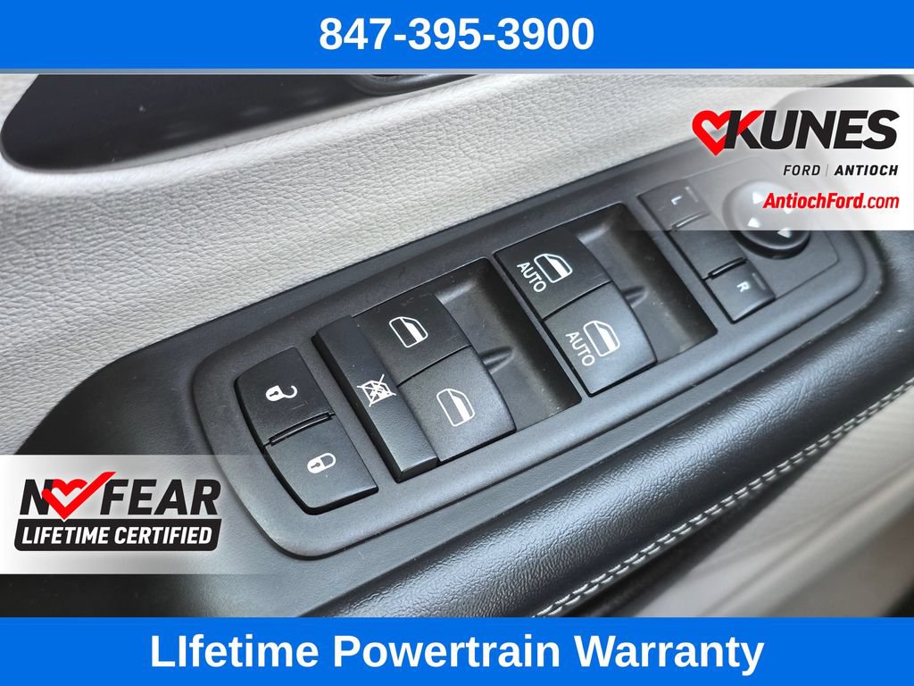 Used 2024 Chrysler Pacifica Touring-L FWD image 47