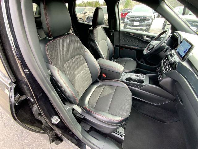 Certified 2025 Ford Escape ST-Line AWD/4WD image 23