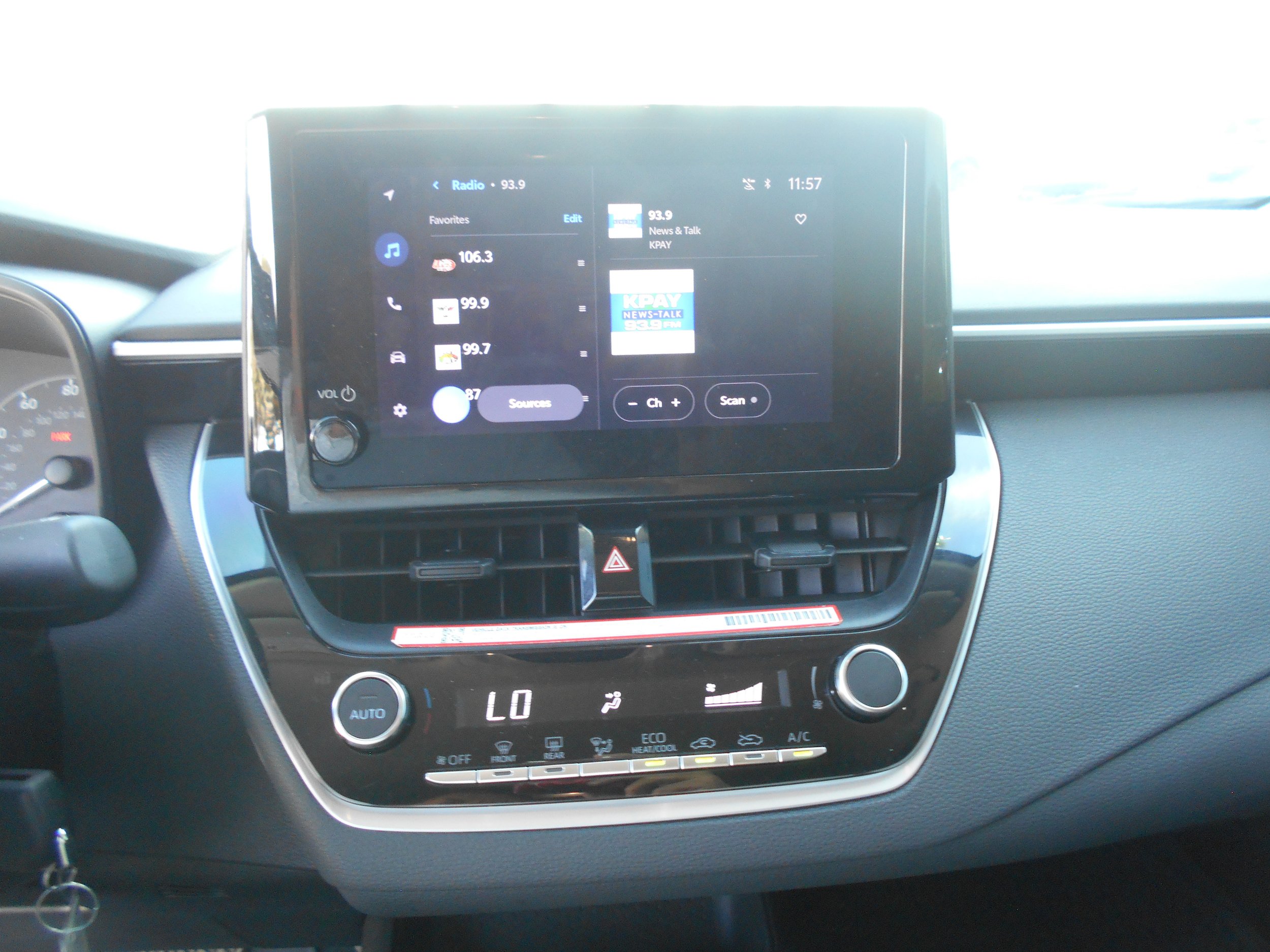 Used 2025 Toyota Corolla LE FWD image 3