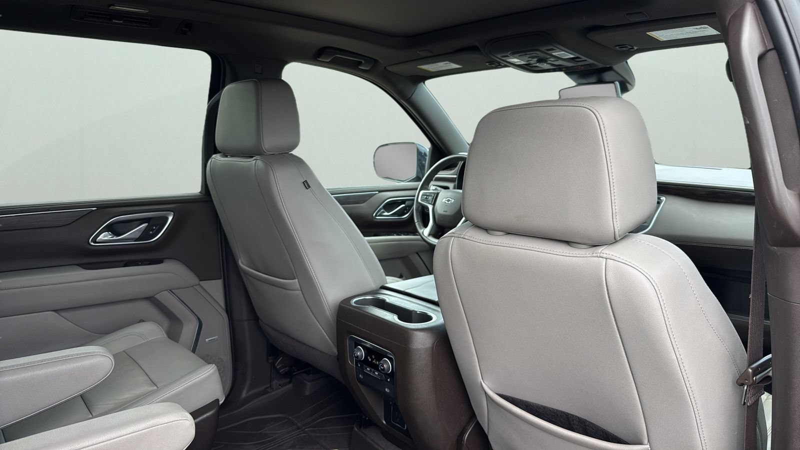 Used 2023 Chevrolet Suburban Z71 w/ Luxury Package AWD/4WD image 29