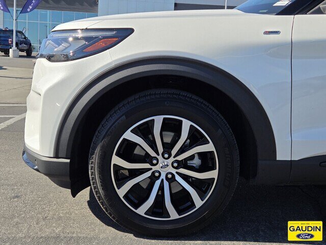 Certified 2025 Ford Explorer ST-Line AWD/4WD image 10