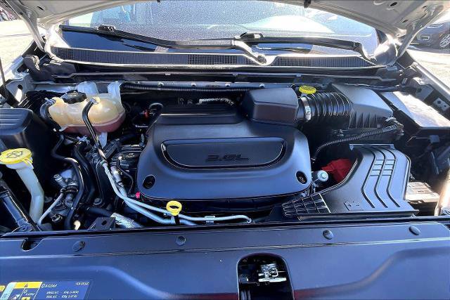 Used 2022 Chrysler Voyager LX image 14