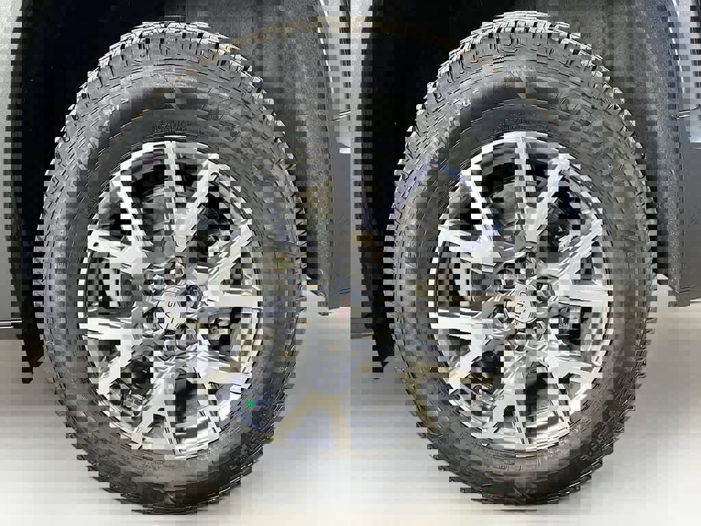 Used 2023 GMC Acadia SLT w/ Preferred Package image 11