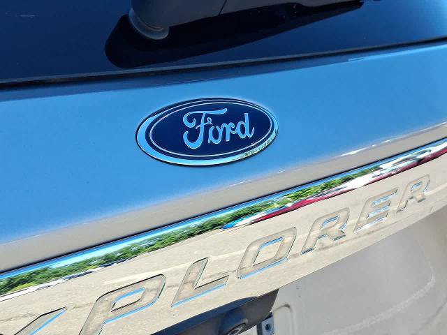 Certified 2021 Ford Explorer XLT w/ Equipment Group 202A AWD/4WD image 28