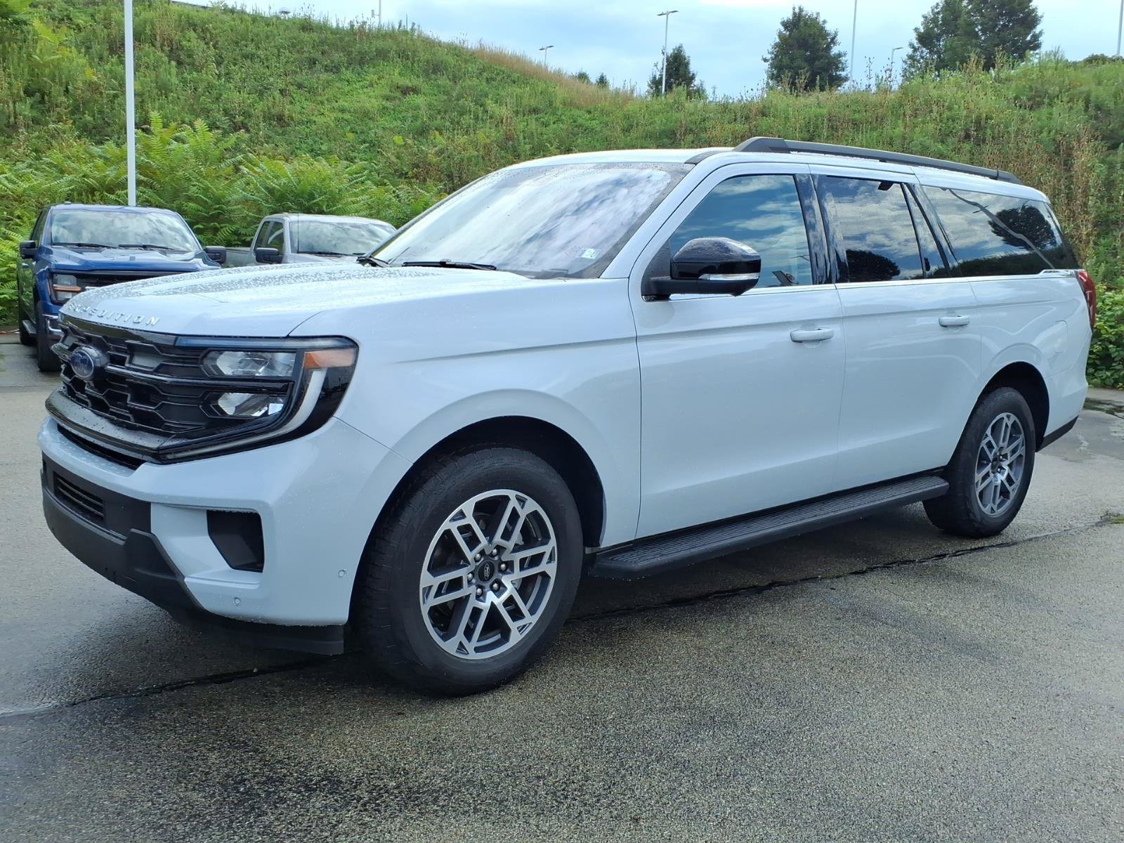 Certified 2025 Ford Expedition Max Active AWD/4WD image 3