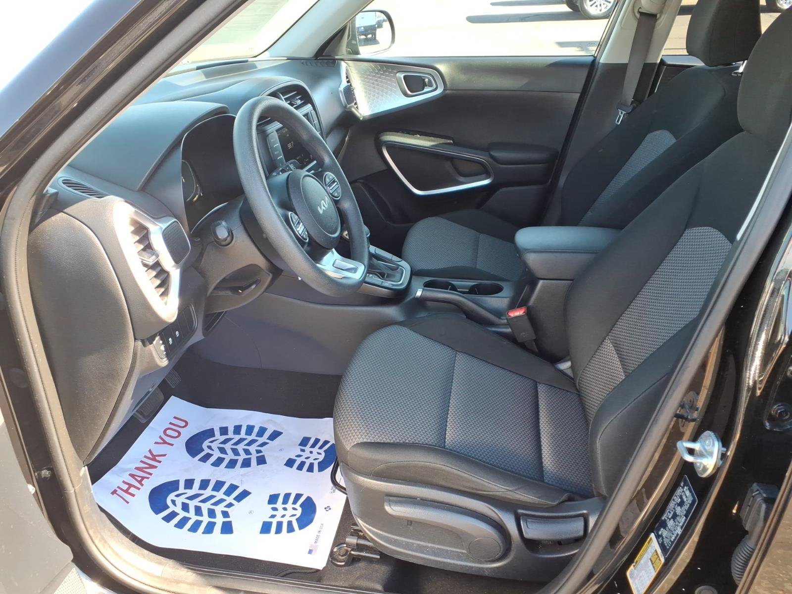Used 2025 Kia Soul LX w/ LX Technology Package FWD image 22