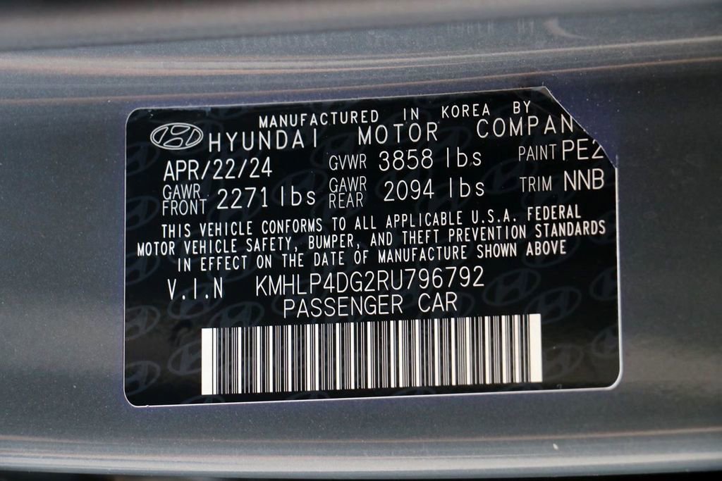 Used 2024 Hyundai Elantra Limited FWD image 30