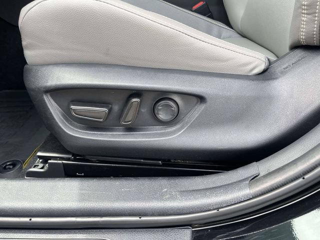 Used 2025 Toyota Camry SE w/ Convenience Package FWD image 19