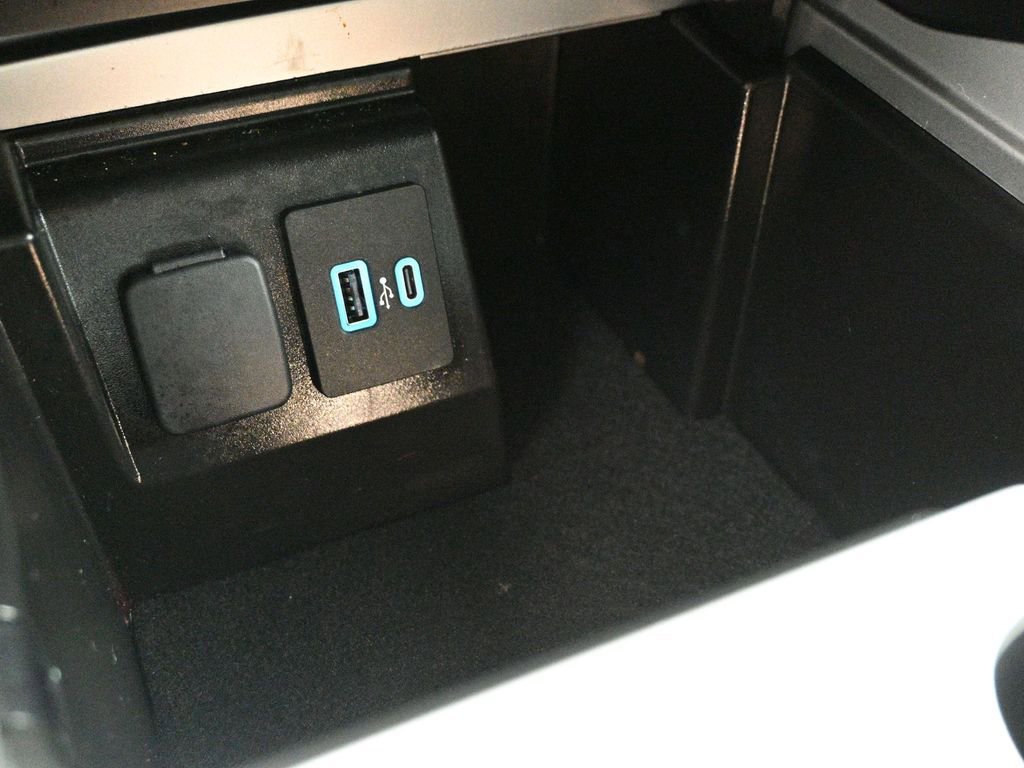 Certified 2022 Ford Explorer XLT image 18