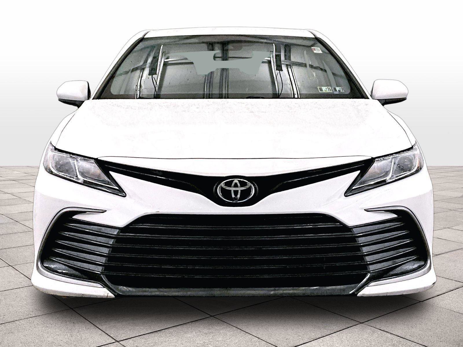 Used 2022 Toyota Camry LE FWD image 3