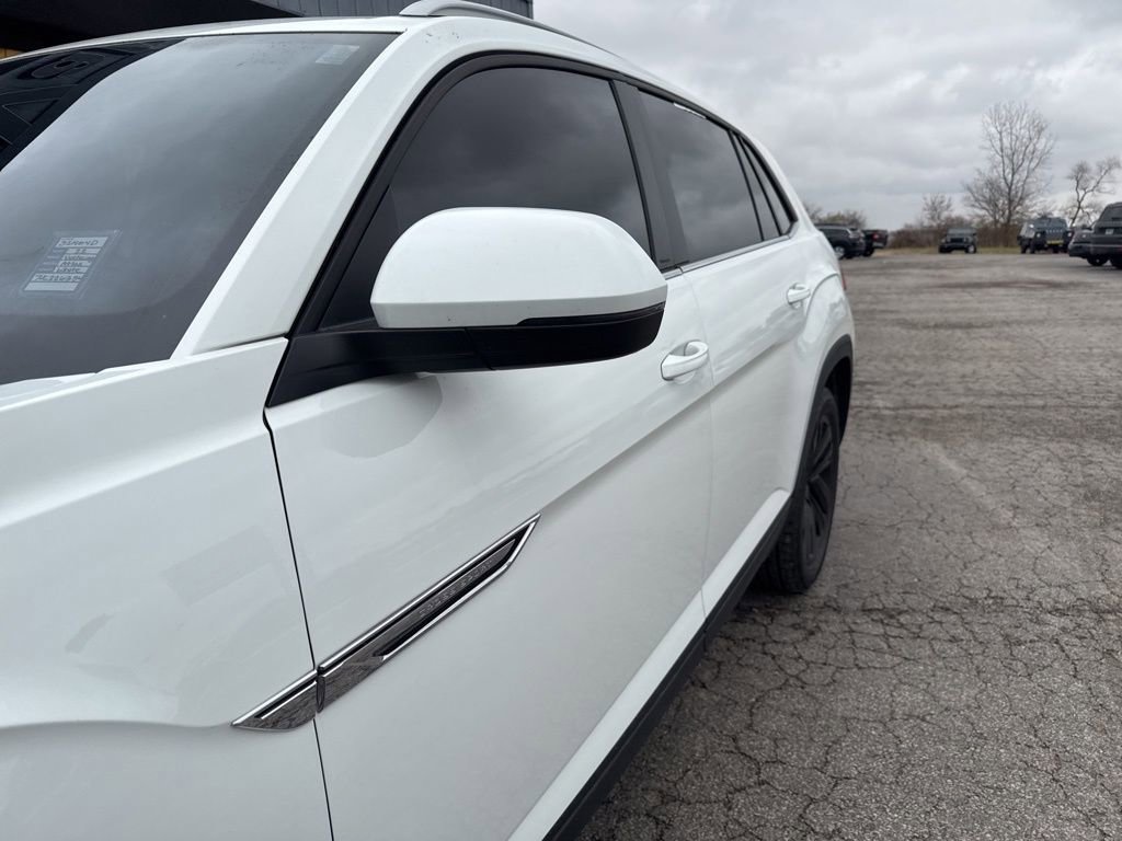 Used 2022 Volkswagen Atlas Cross Sport SE image 41