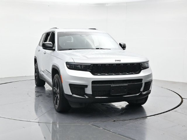 Used 2023 Jeep Grand Cherokee L Altitude AWD/4WD image 5