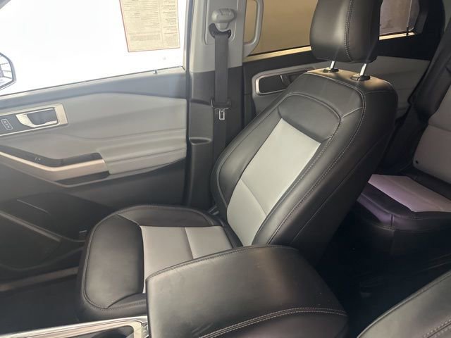 Certified 2022 Ford Explorer XLT w/ Equipment Group 202A image 15