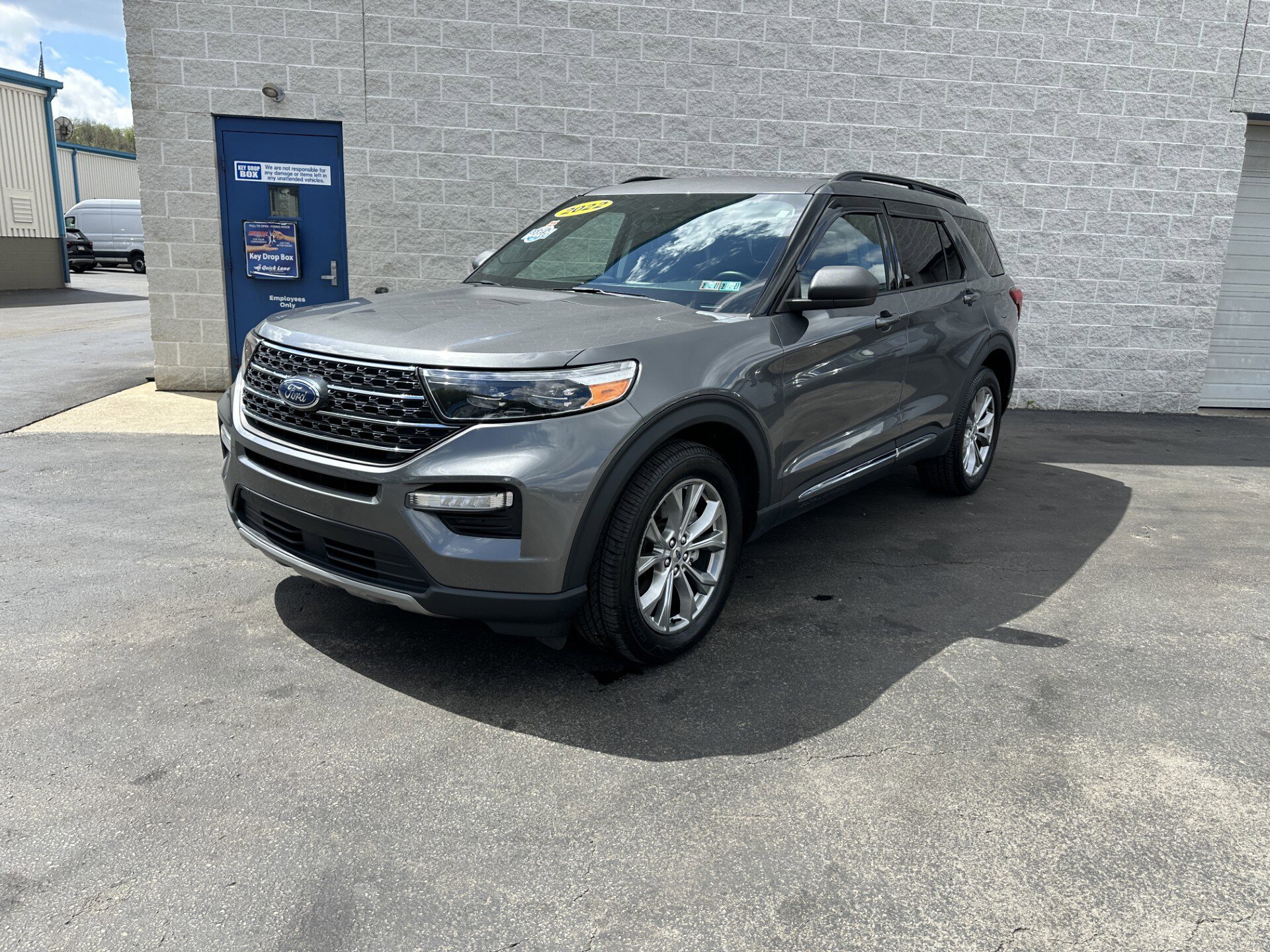 Certified 2022 Ford Explorer XLT w/ Equipment Group 202A AWD/4WD image 2