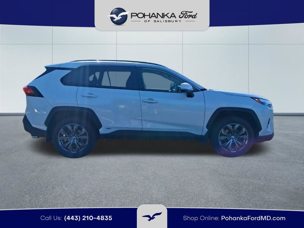 Used 2022 Toyota RAV4 XLE Premium AWD/4WD image 4