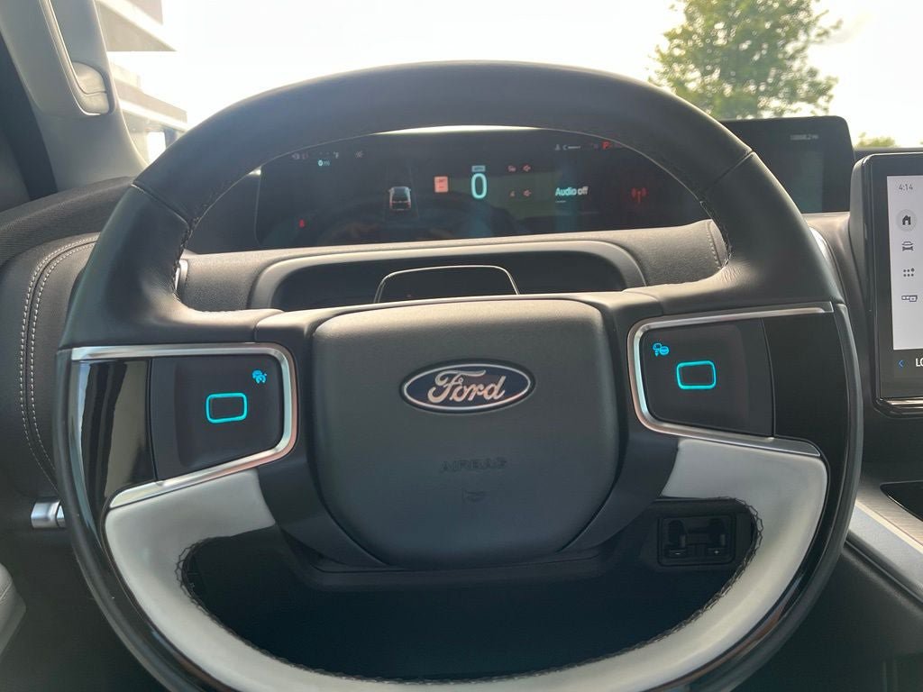 Certified 2025 Ford Expedition Platinum w/ Driver's Package AWD/4WD image 27
