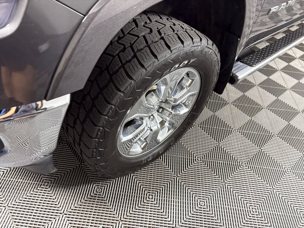 Used 2019 RAM 1500 Laramie AWD/4WD image 10