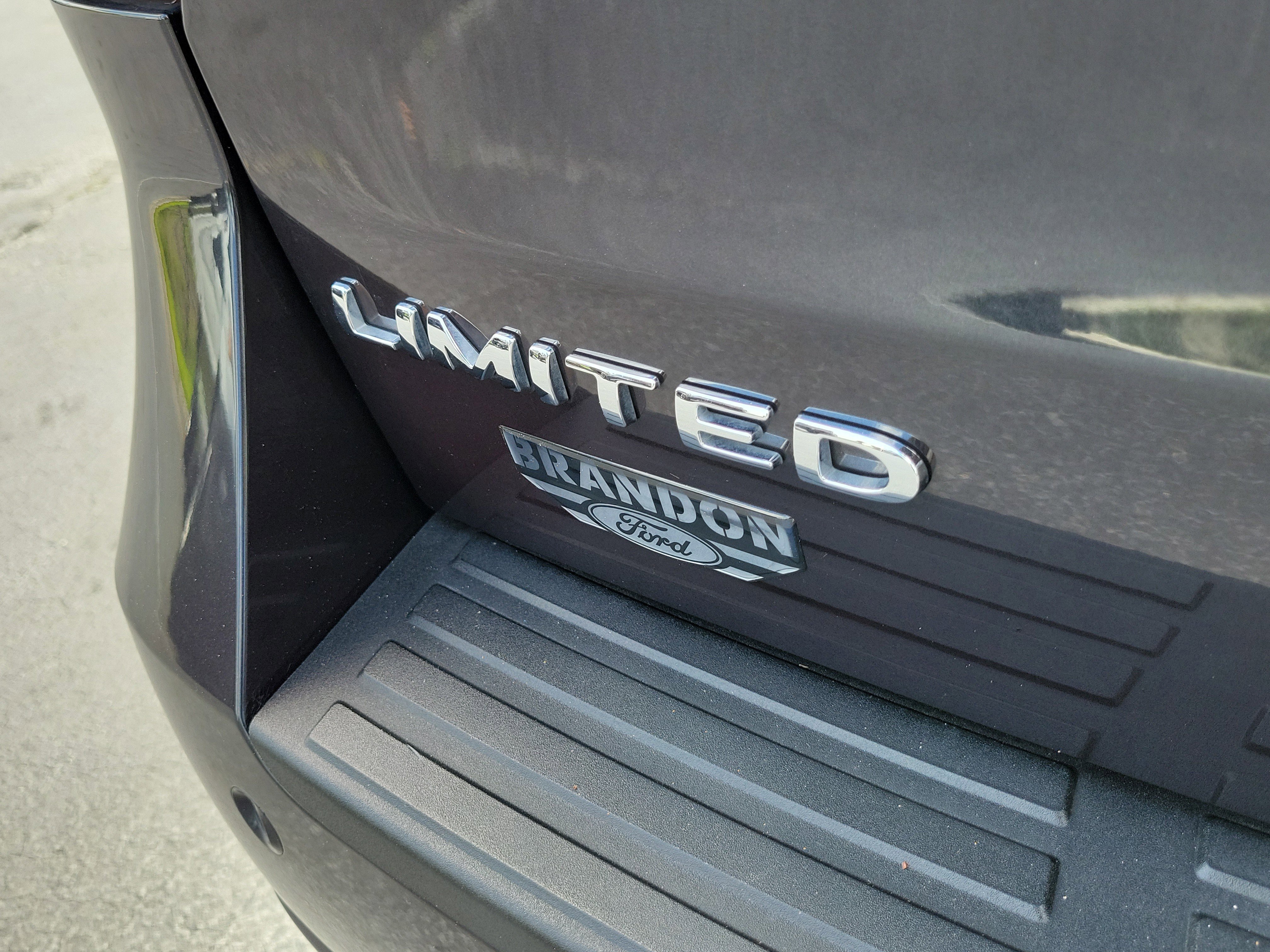 Certified 2024 Ford Expedition Limited image 9