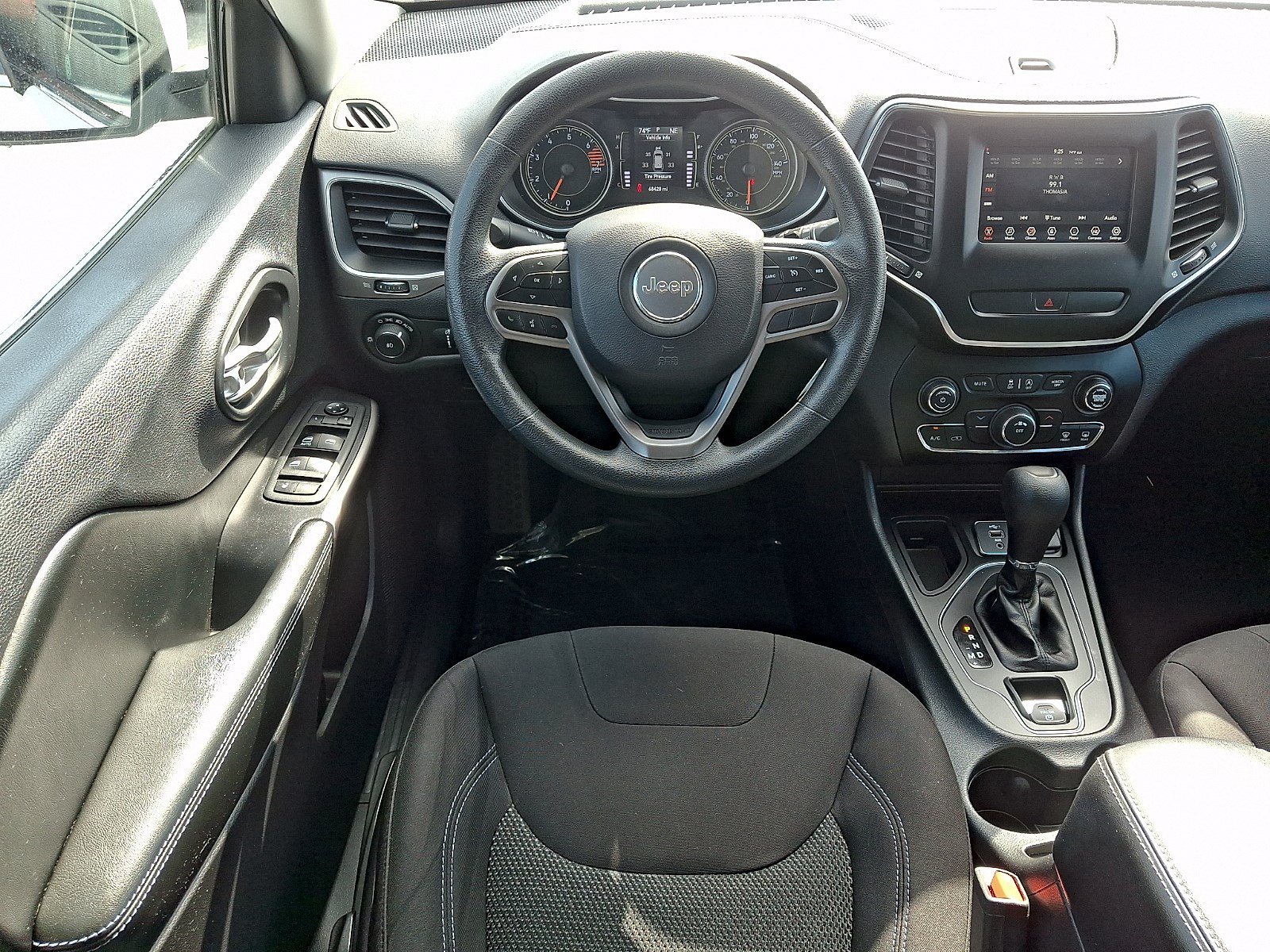 Used 2019 Jeep Cherokee Latitude w/ Popular Appearance Group FWD image 10