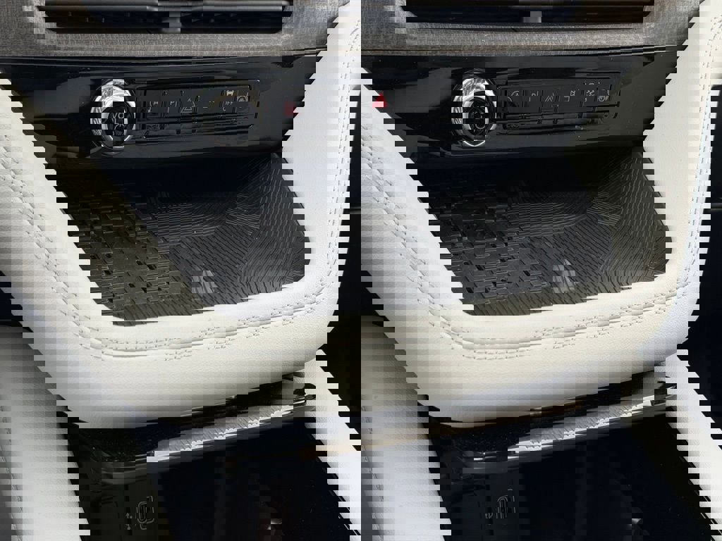 Certified 2025 Ford Explorer Platinum w/ Ultimate Package image 40