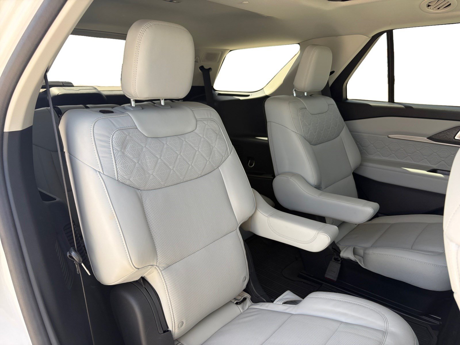 Certified 2025 Ford Explorer Platinum w/ LUX Leather Package AWD/4WD image 22