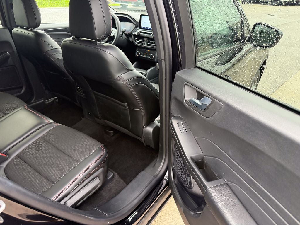 Certified 2025 Ford Escape ST-Line AWD/4WD image 15