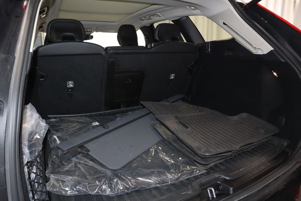 Used 2024 Volvo XC60 T8 Core AWD/4WD image 18