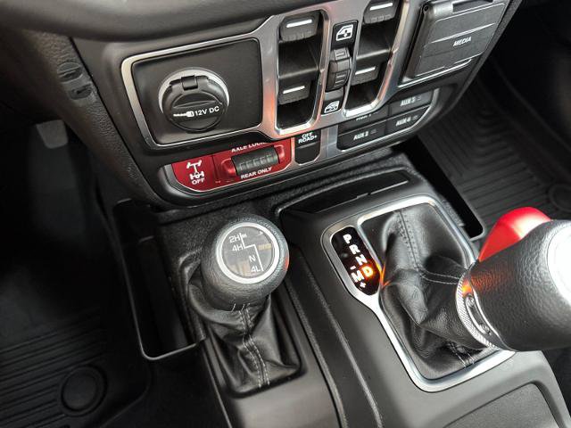 Used 2025 Jeep Gladiator Mojave w/ Steel Bumper Group AWD/4WD image 26