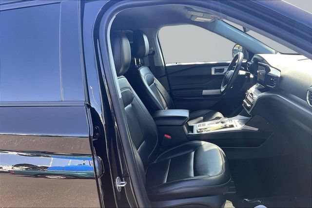 Certified 2024 Ford Explorer XLT w/ Equipment Group 202A RWD image 7