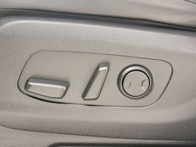 Used 2023 Kia Carnival LX FWD image 14