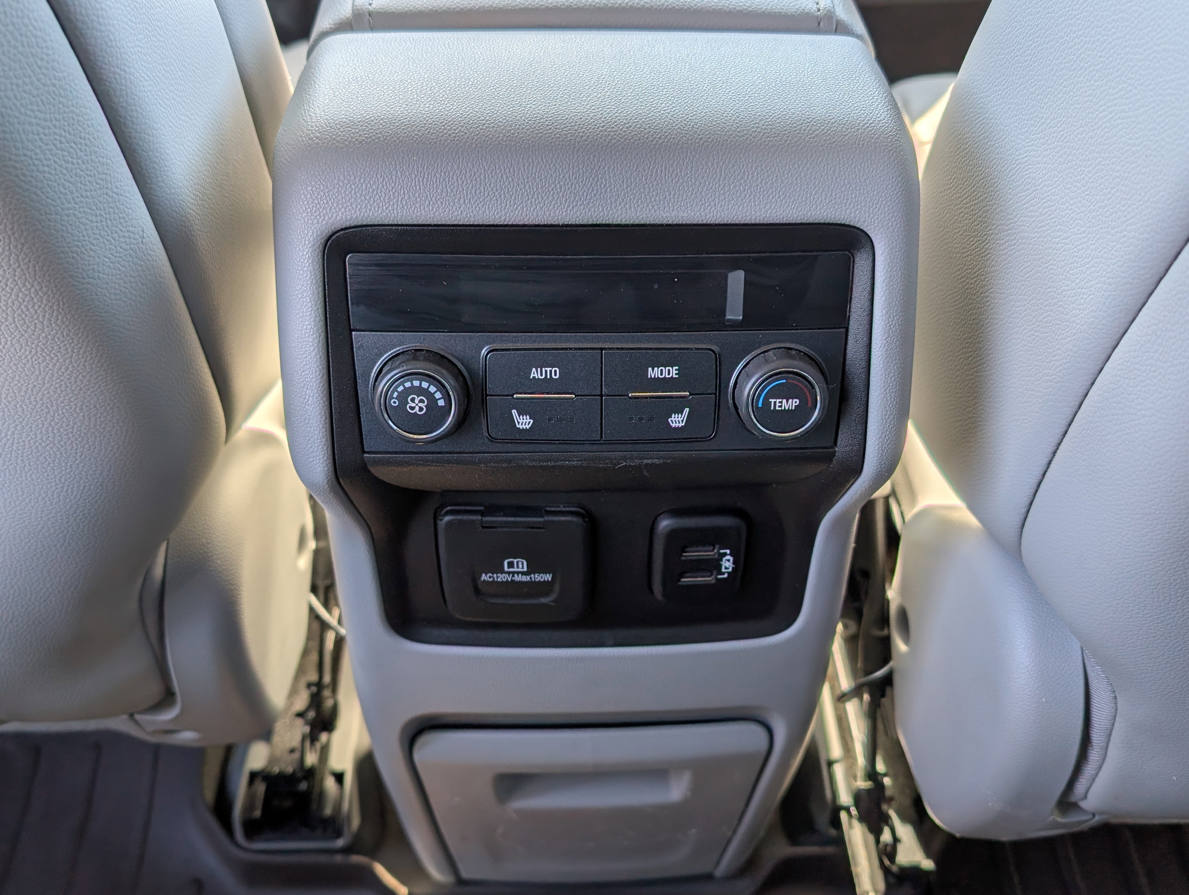 Used 2018 GMC Acadia SLT w/ LPO, Black Accent Package image 17