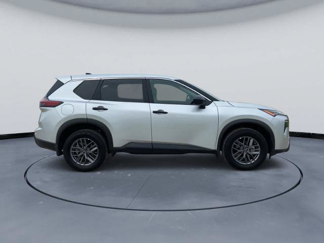 Used 2025 Nissan Rogue S FWD image 9