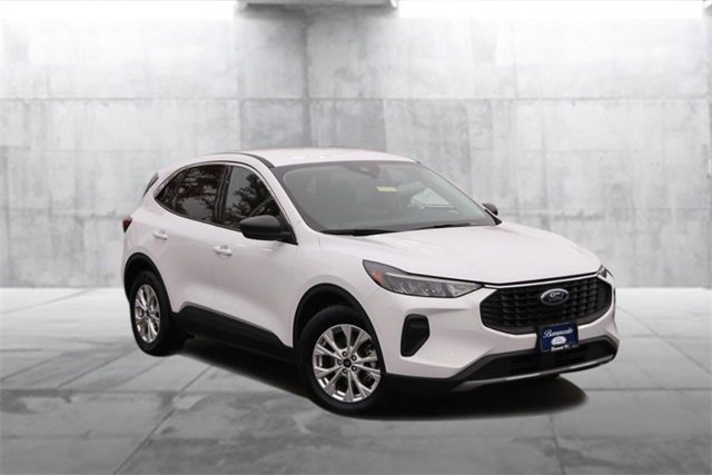 Certified 2024 Ford Escape Active w/ Cold Weather Package image 2