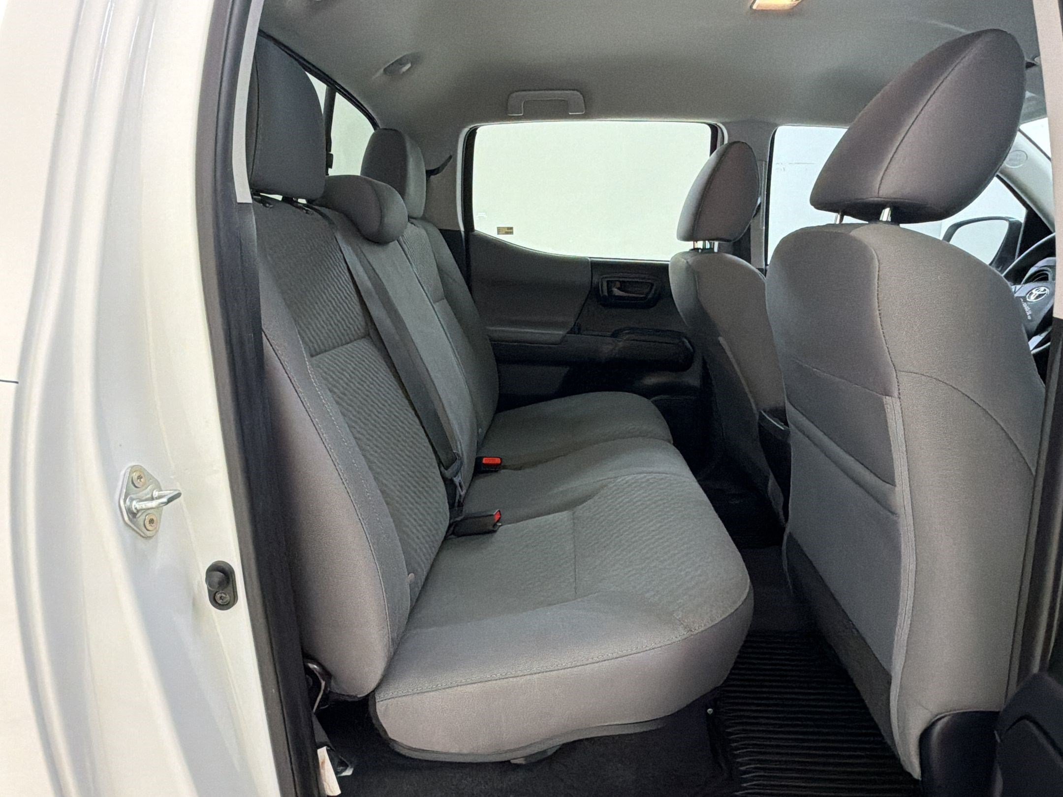 Used 2022 Toyota Tacoma SR AWD/4WD image 29