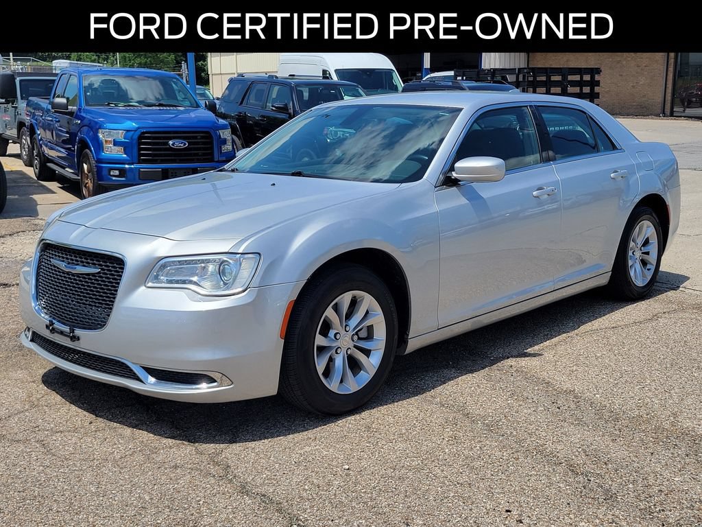Used 2021 Chrysler 300 Touring RWD video 2