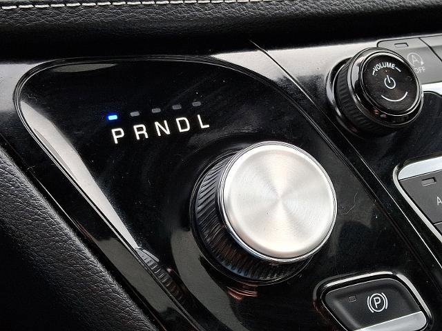 Used 2025 Chrysler Pacifica Limited image 16