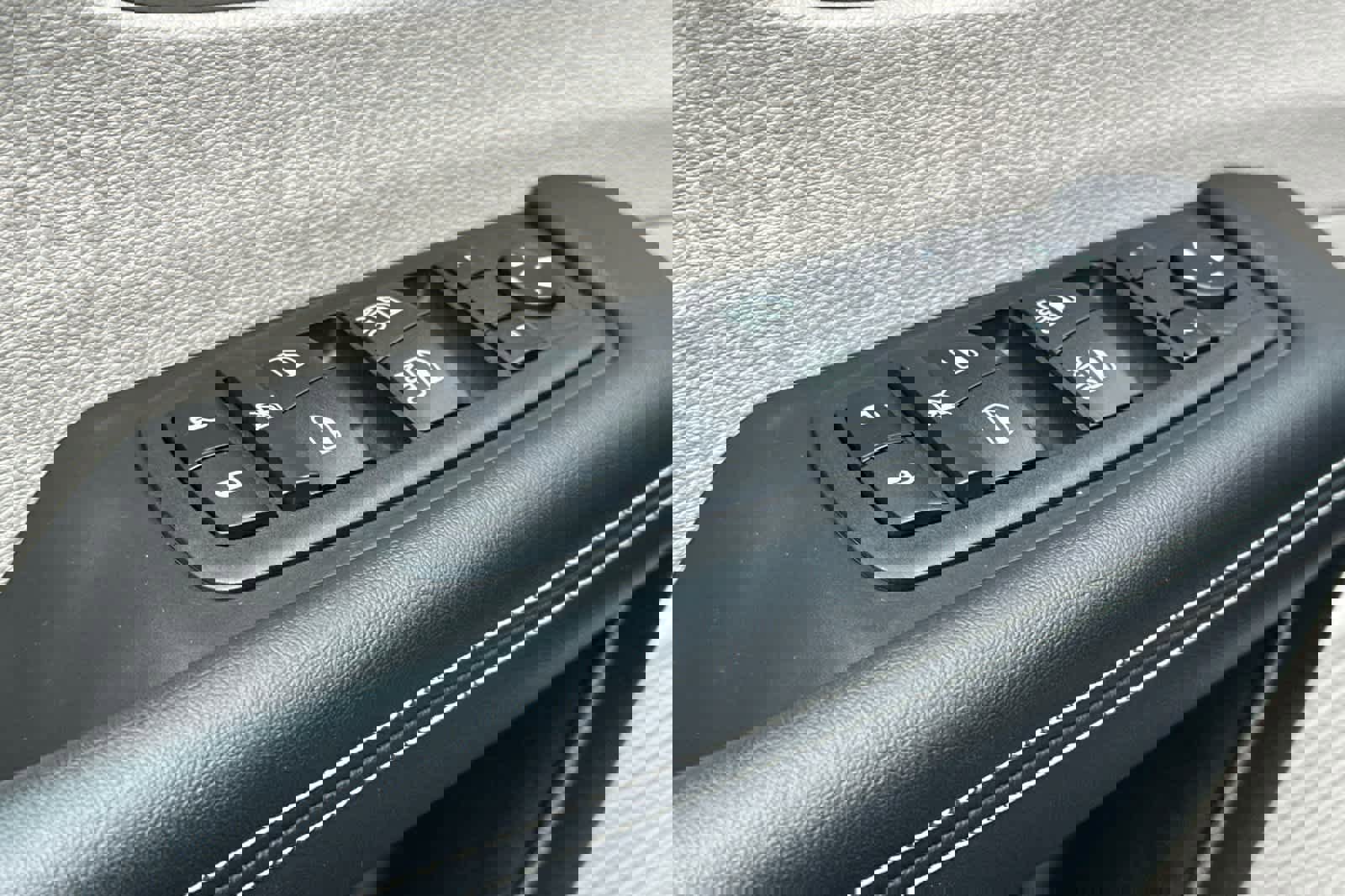 Used 2024 Chrysler Pacifica Touring-L image 13