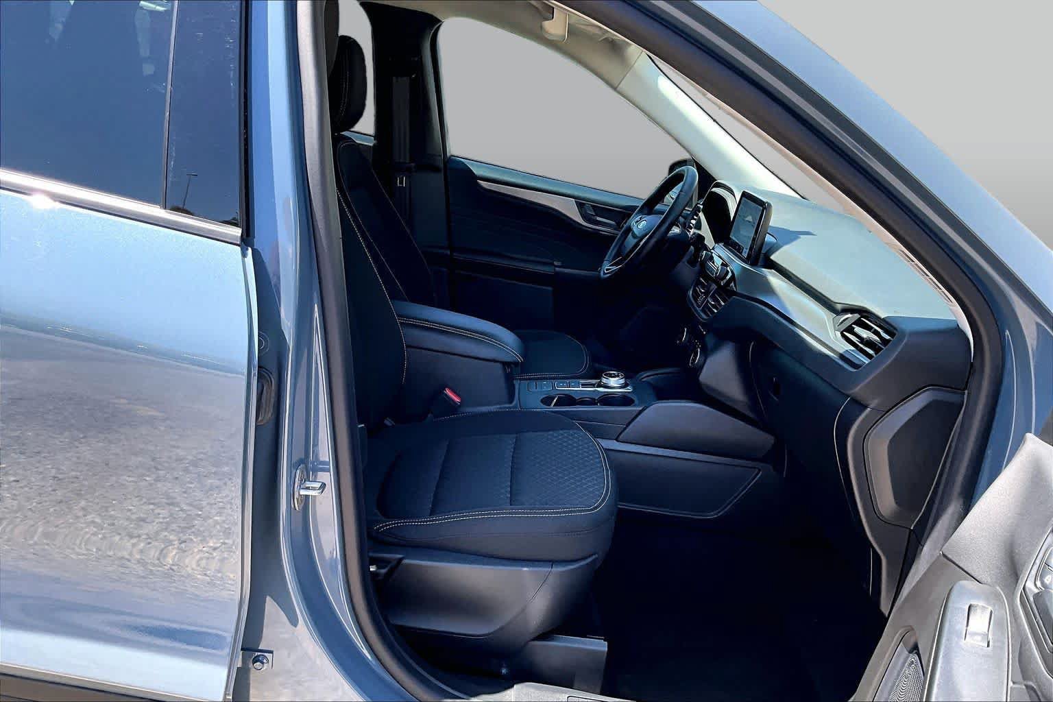 Certified 2024 Ford Escape Active w/ Cold Weather Package FWD image 9