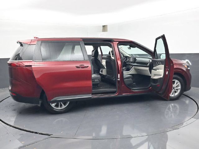 Used 2024 Kia Carnival LX FWD image 35