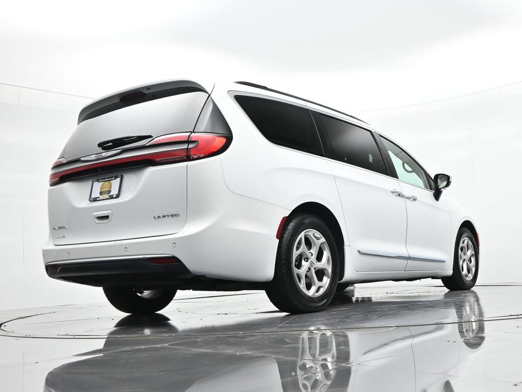 Used 2023 Chrysler Pacifica Limited FWD image 20