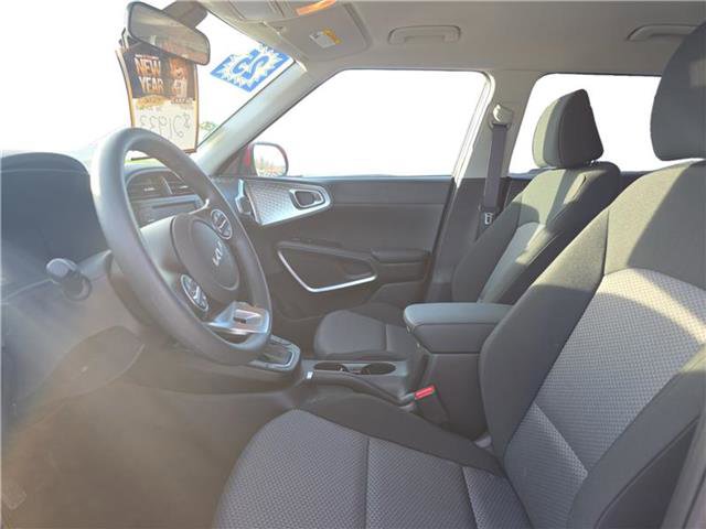Used 2025 Kia Soul LX image 9