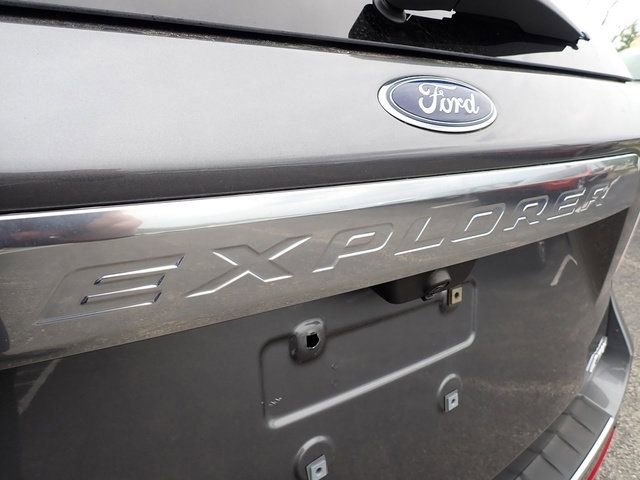 Certified 2022 Ford Explorer Platinum w/ Technology Package AWD/4WD image 5