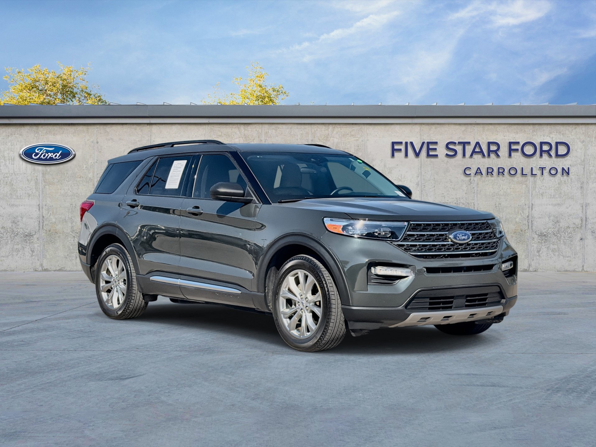Certified 2024 Ford Explorer XLT w/ Equipment Group 202A RWD image 1