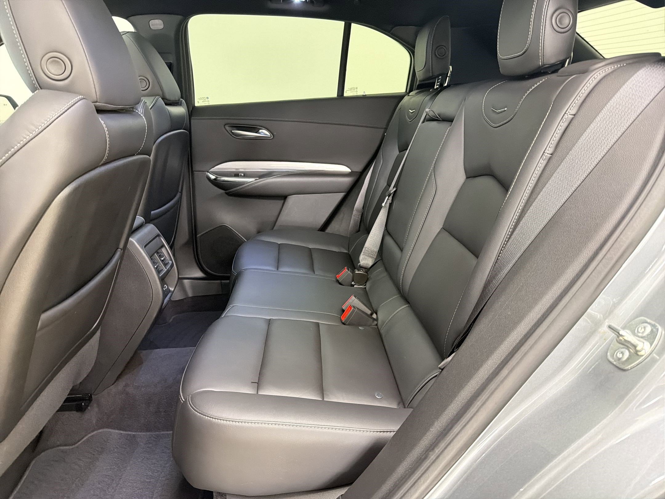 Used 2024 Cadillac XT4 Premium Luxury w/ Cold Weather Package FWD image 15