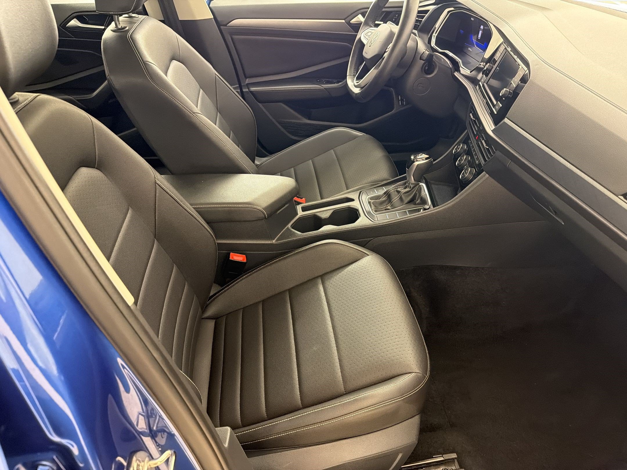 Used 2024 Volkswagen Jetta SE FWD image 23