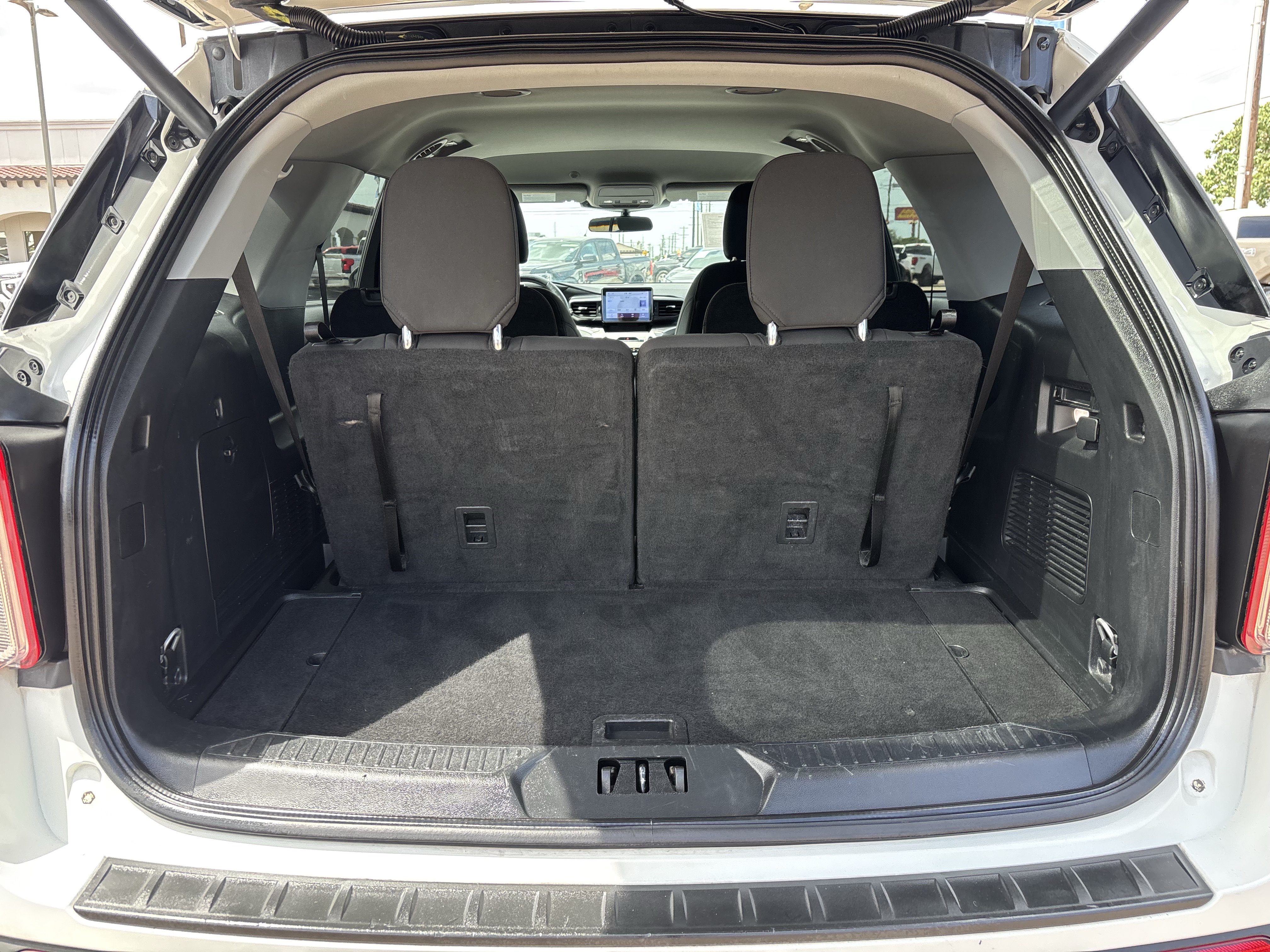 Certified 2023 Ford Explorer XLT RWD image 20