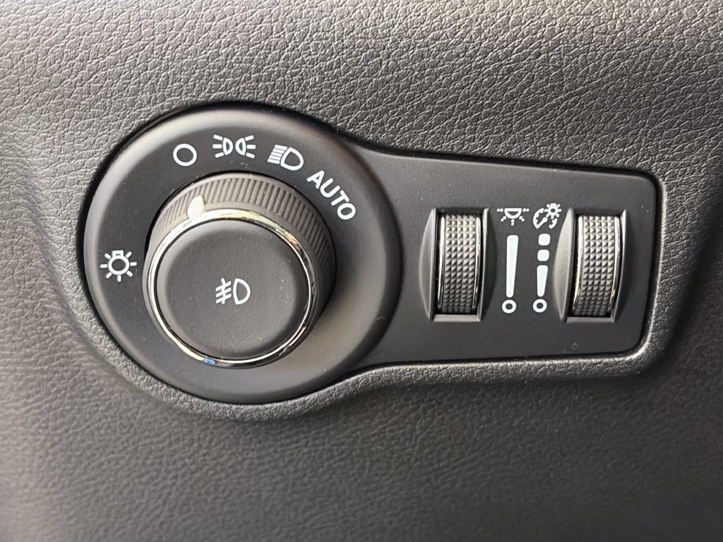Used 2024 Jeep Compass Latitude AWD/4WD image 24
