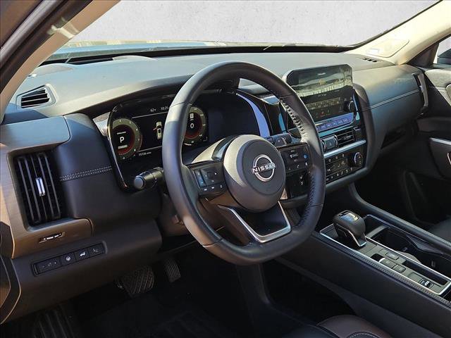 Used 2023 Nissan Pathfinder Platinum image 9